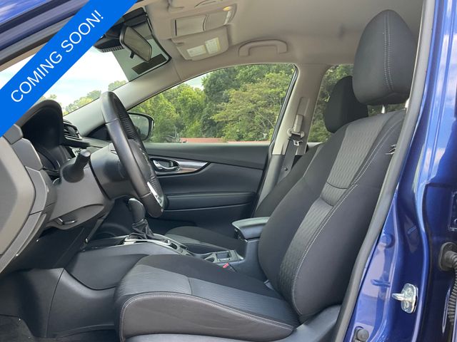 2020 Nissan Rogue SV photo 2