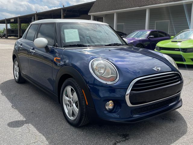 2017 MINI Cooper 4 Door's photo
