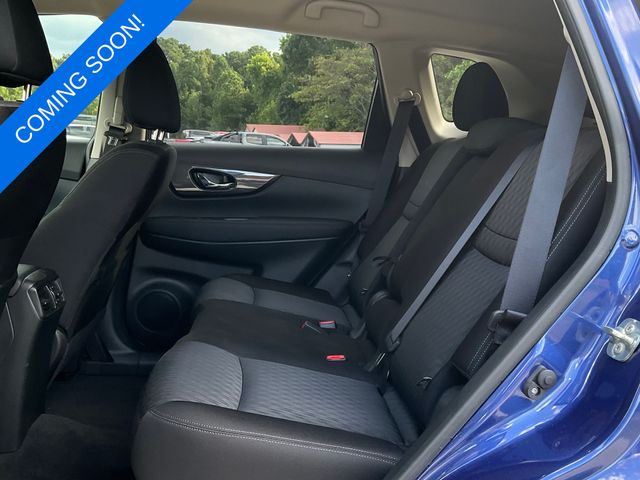 2020 Nissan Rogue SV photo 3