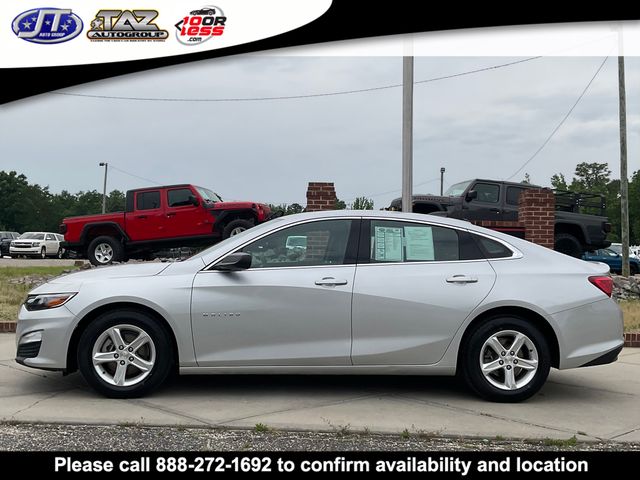 2022 Chevrolet Malibu LS photo 4