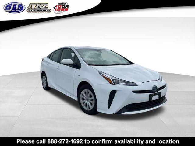 2019 Toyota Prius L Eco FWD's photo