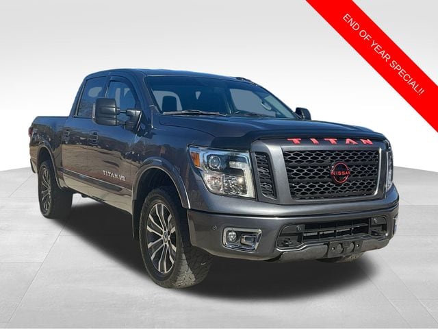 2019 Nissan Titan PRO-4X's photo