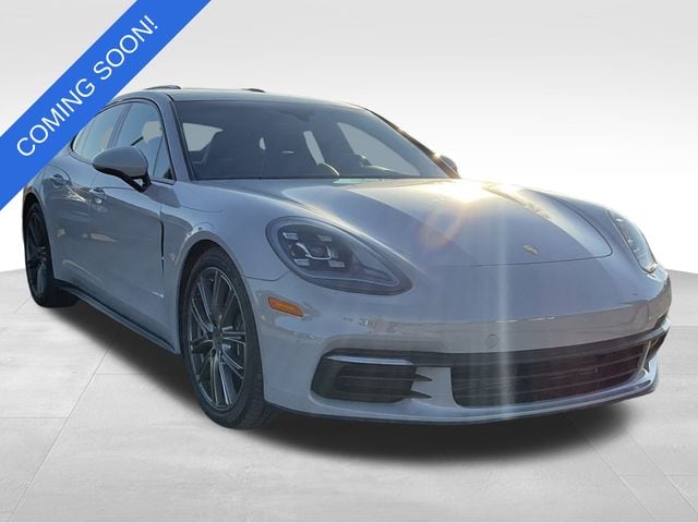 2018 Porsche Panamera Base's photo
