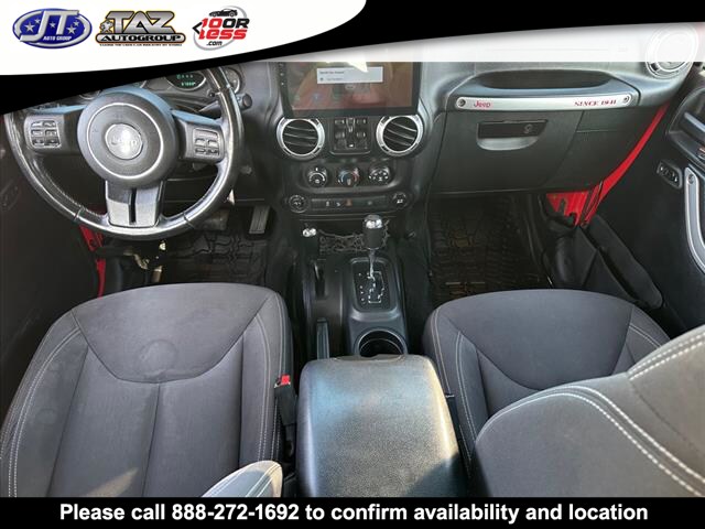 2015 Jeep Wrangler Unlimited Rubicon photo 2