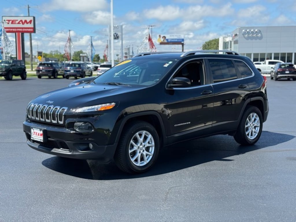 Used 2017 Jeep Cherokee Latitude SUV