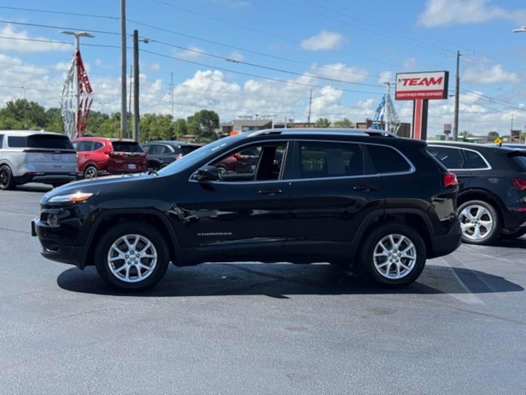 Used 2017 Jeep Cherokee Latitude SUV