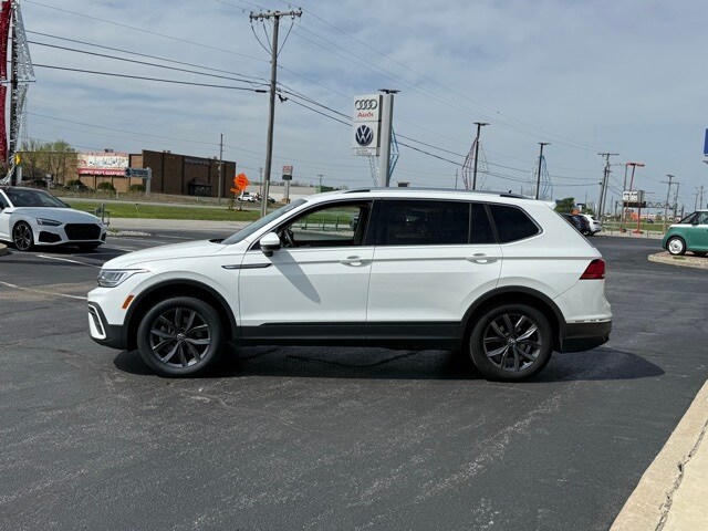 2022 Volkswagen Tiguan SE photo 3