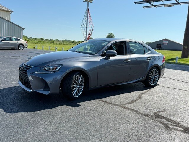 2018 Lexus IS 300 photo 3