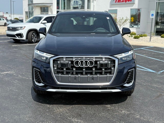 2025 Audi Q7 55 Prestige photo 2