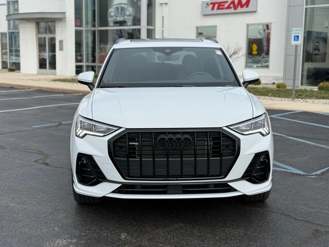 2025 Audi Q3 S line Premium photo 2