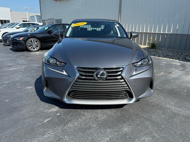 2018 Lexus IS 300 photo 2