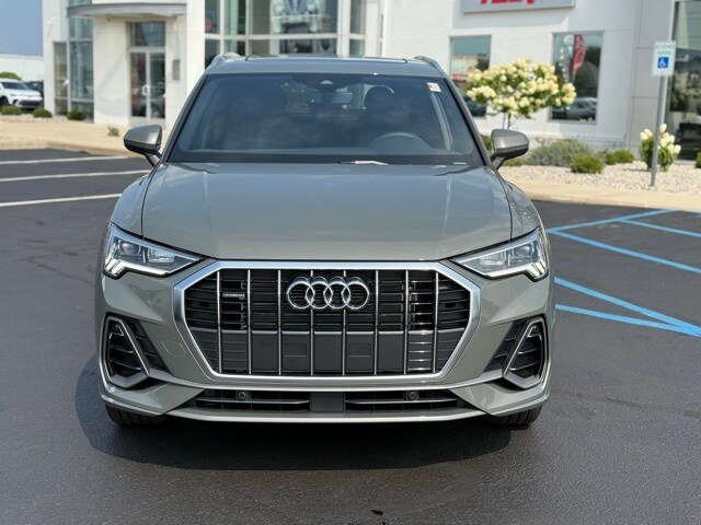 2025 Audi Q3 45 TFSI S line Premium photo 2