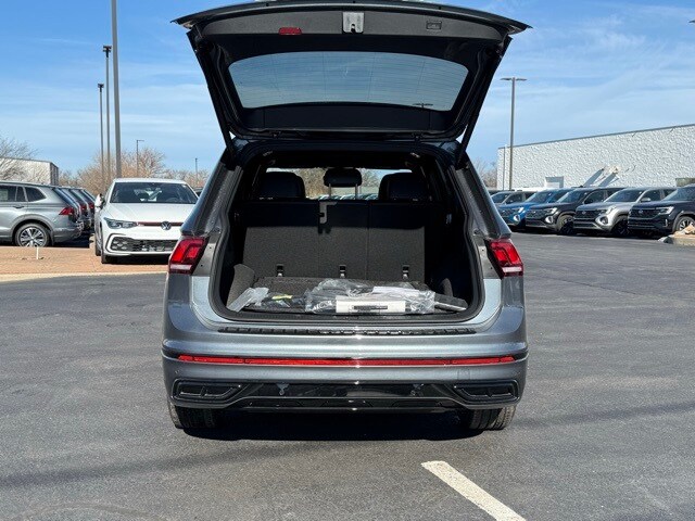 2024 Volkswagen Tiguan SE R-Line Black photo 2