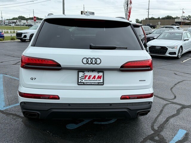 2025 Audi Q7 45 Premium photo 4