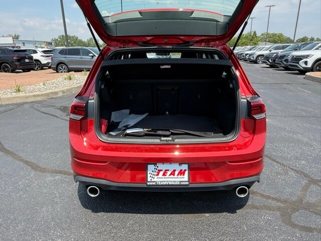 2025 Volkswagen Golf GTI SE photo 3