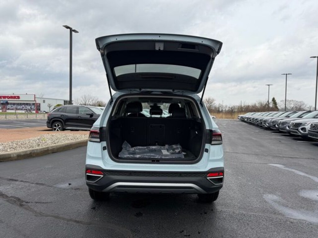 New 2026 Volkswagen Taos 1.5T SE SUV