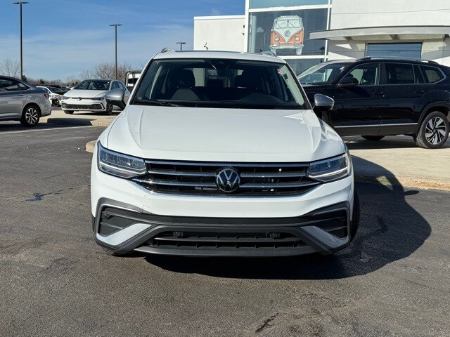 2024 Volkswagen Tiguan Wolfsburg Edition photo 2