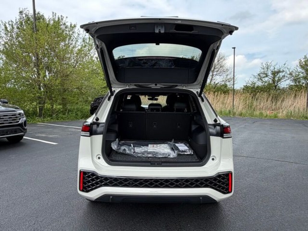 New 2026 Volkswagen Tiguan 2.0T SE R-Line Black SUV
