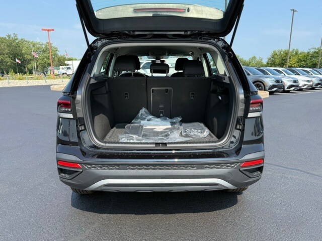 2025 Volkswagen Taos S photo 2
