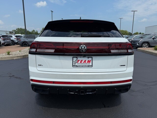 2025 Volkswagen Atlas Cross Sport SEL R-Line photo 3