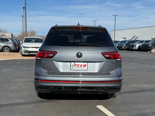 2024 Volkswagen Tiguan SE R-Line Black photo 3