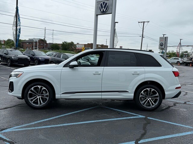 2025 Audi Q7 45 Premium photo 3