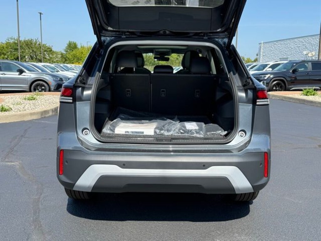 New 2025 Volkswagen Tiguan 2.0T SE SUV