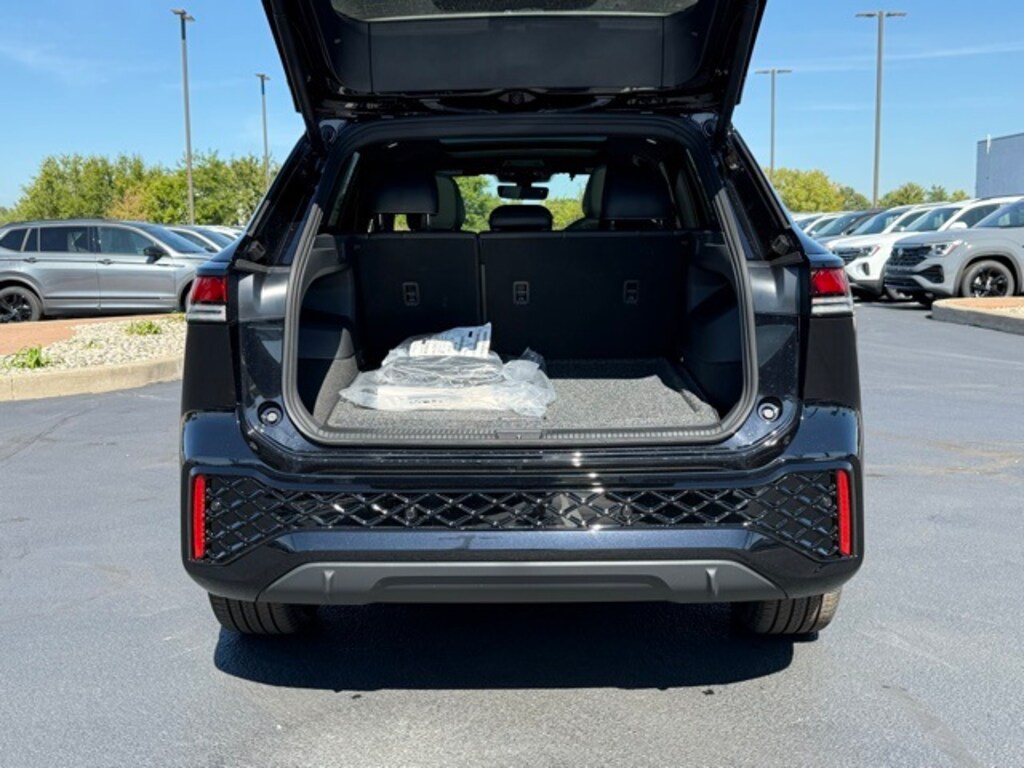 New 2025 Volkswagen Tiguan 2.0T SE R-Line Black SUV