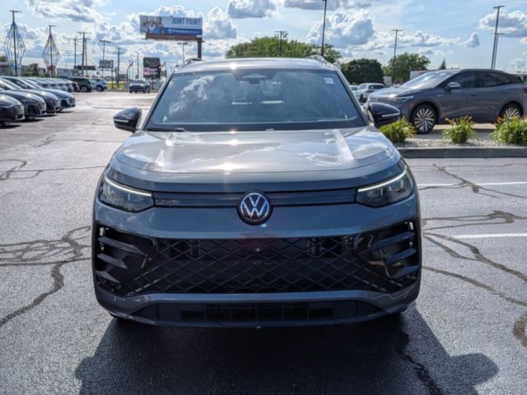 New 2026 Volkswagen Tiguan 2.0T SE R-Line Black SUV