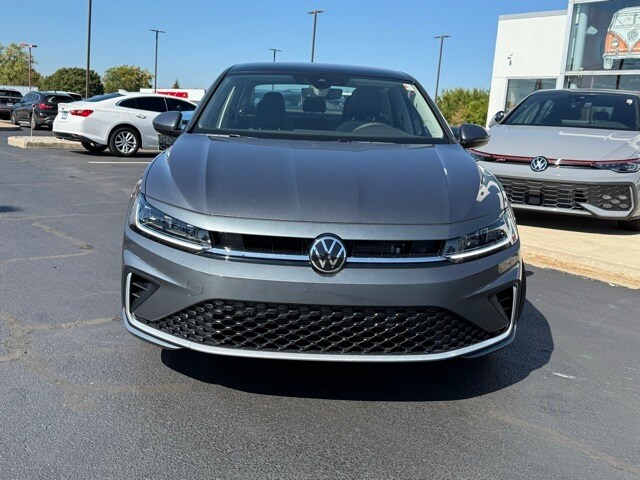 2025 Volkswagen Jetta 1.5T SE photo 2
