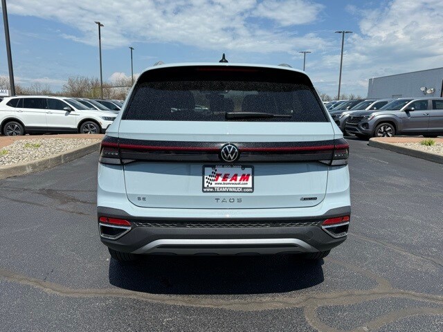2025 Volkswagen Taos SE photo 3
