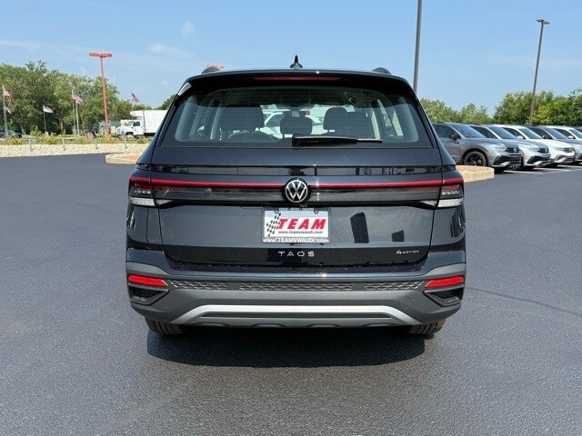 2025 Volkswagen Taos S photo 3