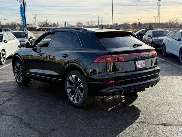 2025 Audi Q8 55 Premium Plus photo 2