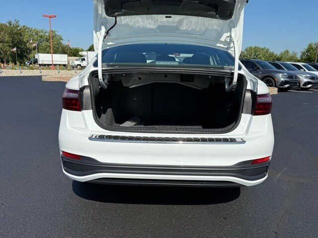 2025 Volkswagen Jetta 1.5T S photo 2