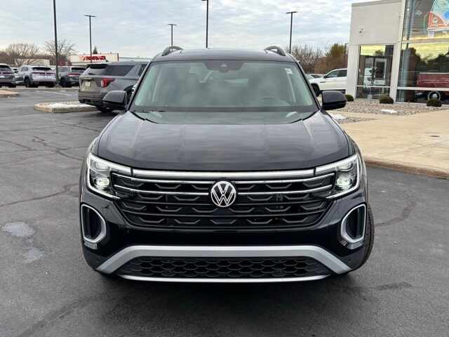 2026 Volkswagen Atlas Peak Edition SE photo 2