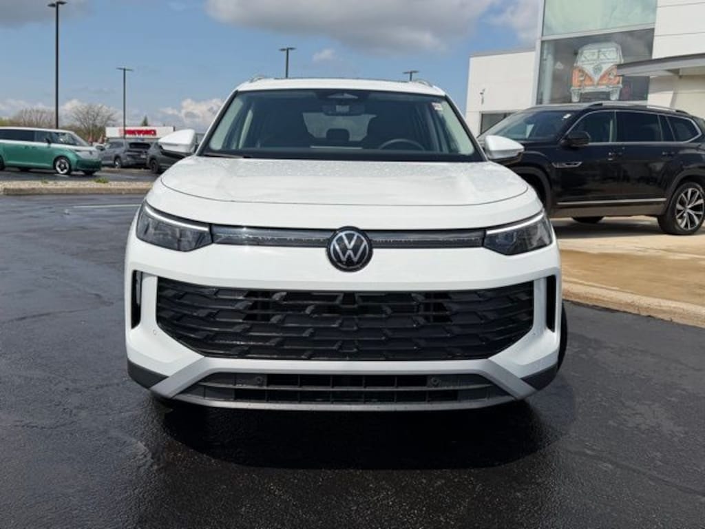New 2026 Volkswagen Tiguan 2.0T SE SUV