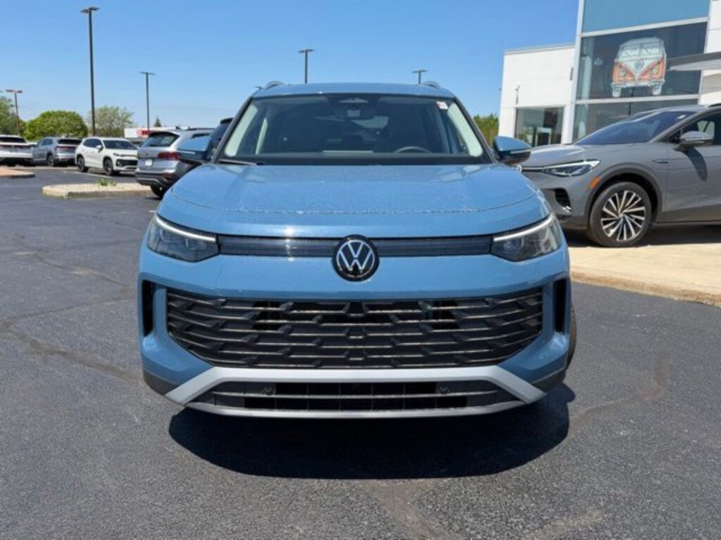 New 2026 Volkswagen Tiguan 2.0T SE SUV