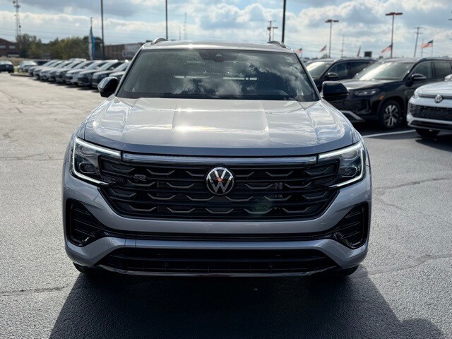 2026 Volkswagen Atlas Cross Sport SEL R-Line photo 2