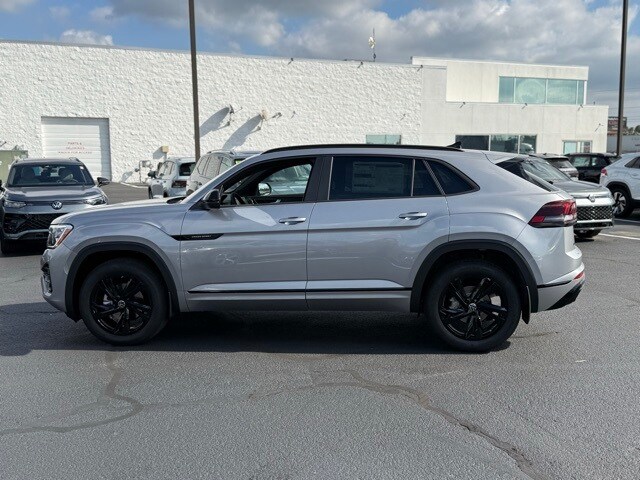 2026 Volkswagen Atlas Cross Sport SEL R-Line photo 3