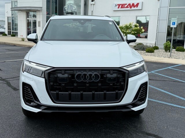 2025 Audi Q7 45 Premium photo 2
