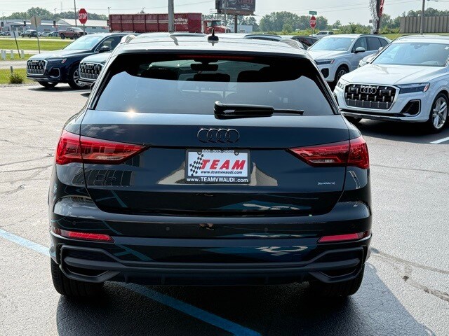 2025 Audi Q3 S line Premium photo 4