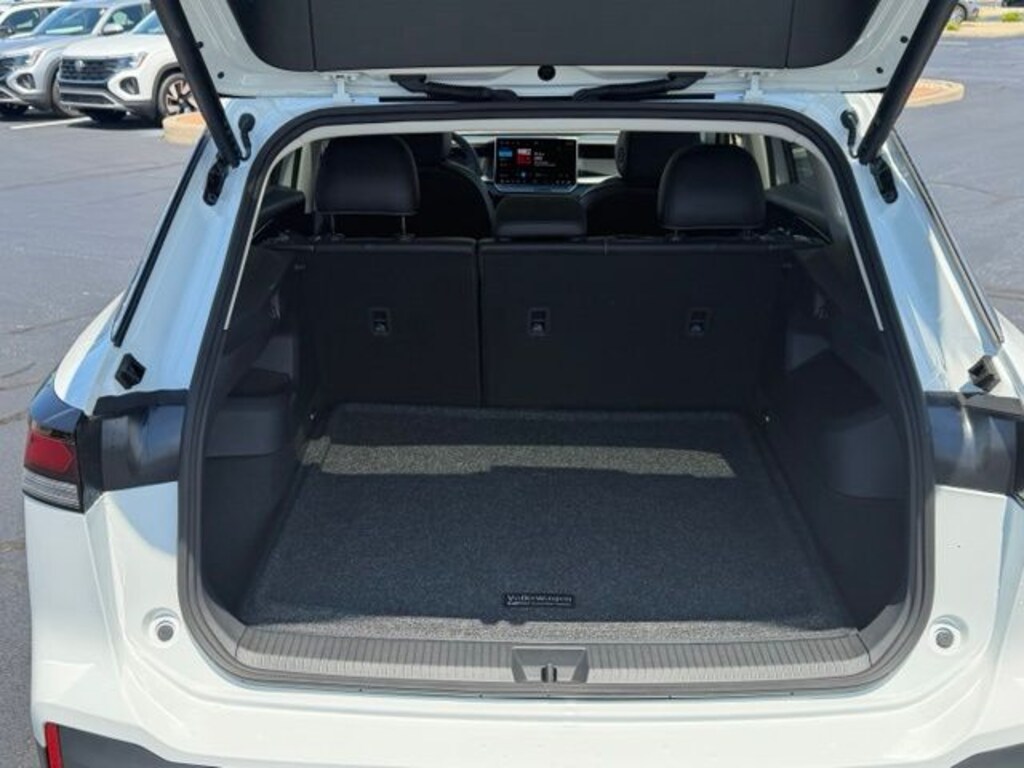 New 2026 Volkswagen Tiguan 2.0T SE SUV