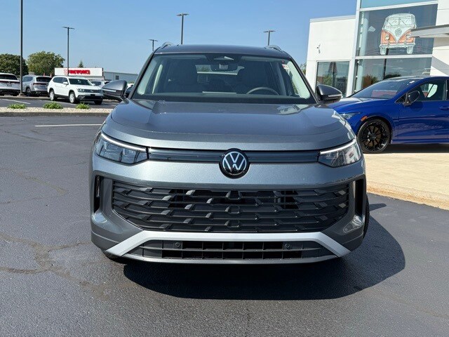 2025 Volkswagen Tiguan SE photo 2