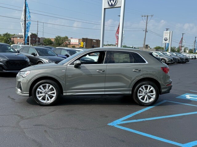 2025 Audi Q3 45 TFSI S line Premium photo 3
