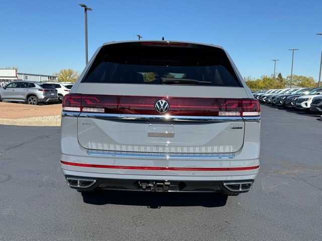 2026 Volkswagen Atlas SEL Premium R-Line photo 4