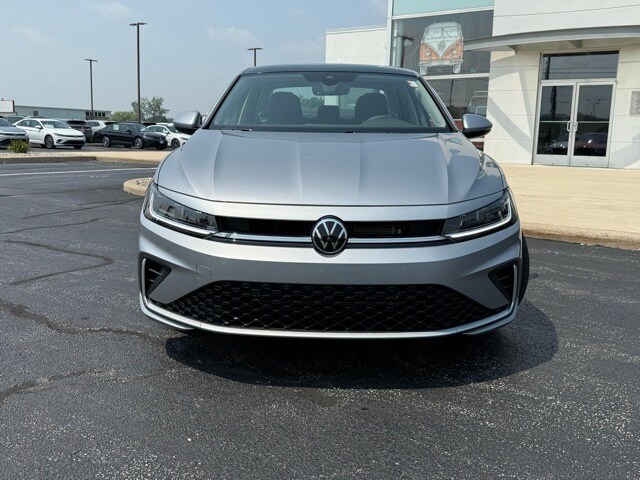 2025 Volkswagen Jetta 1.5T SE photo 2