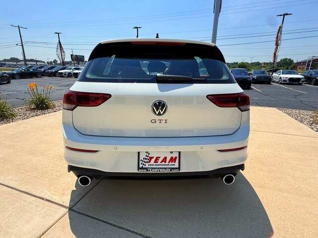2025 Volkswagen Golf GTI SE photo 4