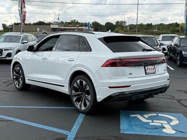 2025 Audi Q8 55 Premium Plus photo 3