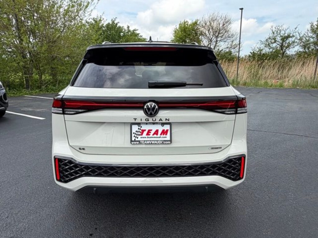 New 2026 Volkswagen Tiguan 2.0T SE R-Line Black SUV