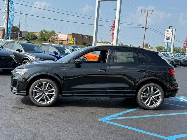 2025 Audi Q3 S line Premium photo 3
